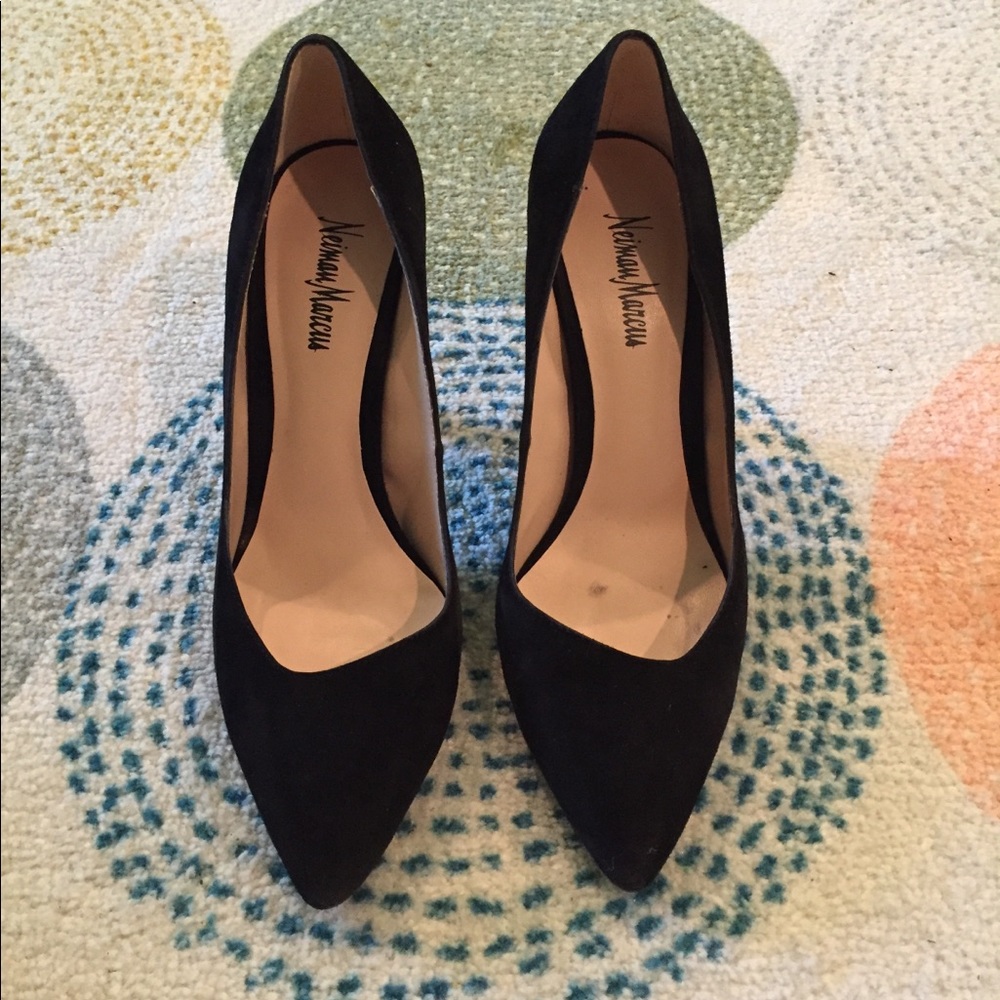 Neiman Marcus soft stiletto black size 9
